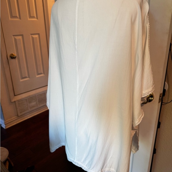 Elegant White Women's Tunic Top - Picture 6 of 10